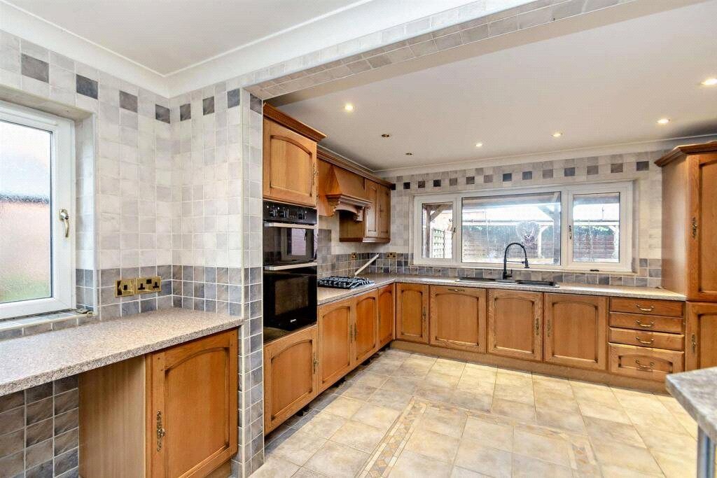 Property photo 2 of 18 Kitchen