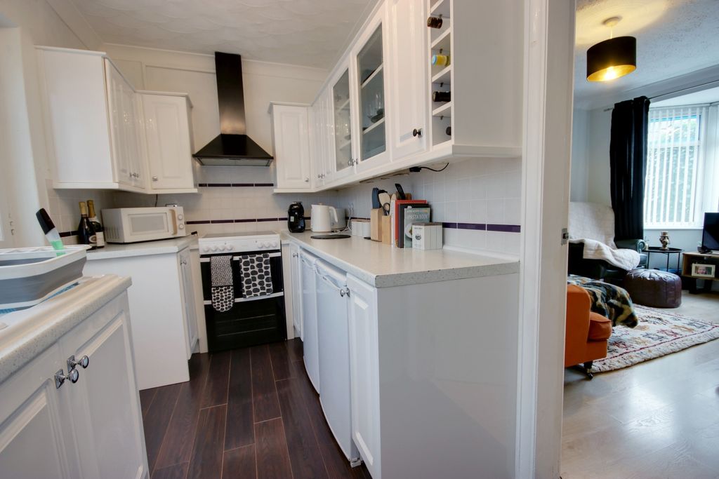 Property photo 3 of 17 1 Kit B