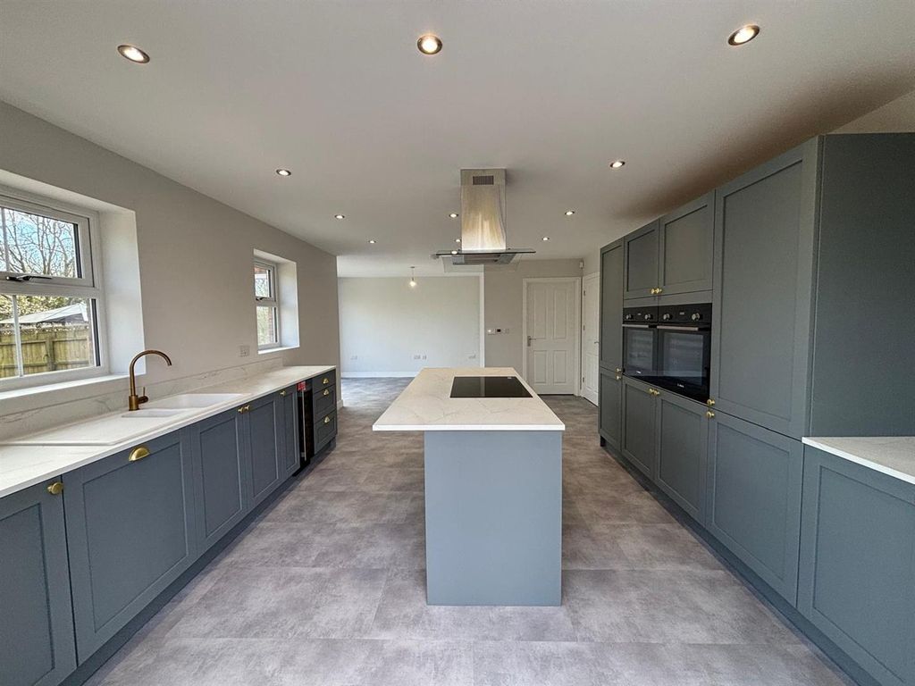 Property photo 3 of 23 Kitchen Diner