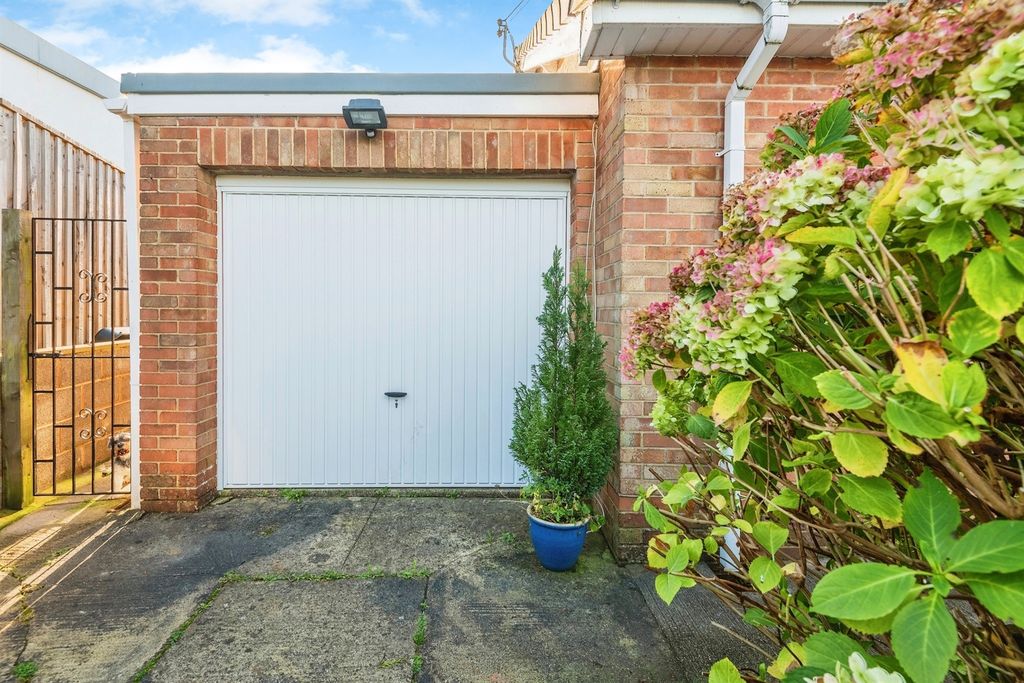 Property photo 2 of 19
