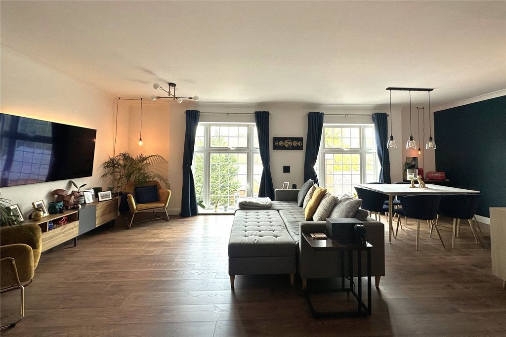 Property photo 2 of 12 Picture No. 11