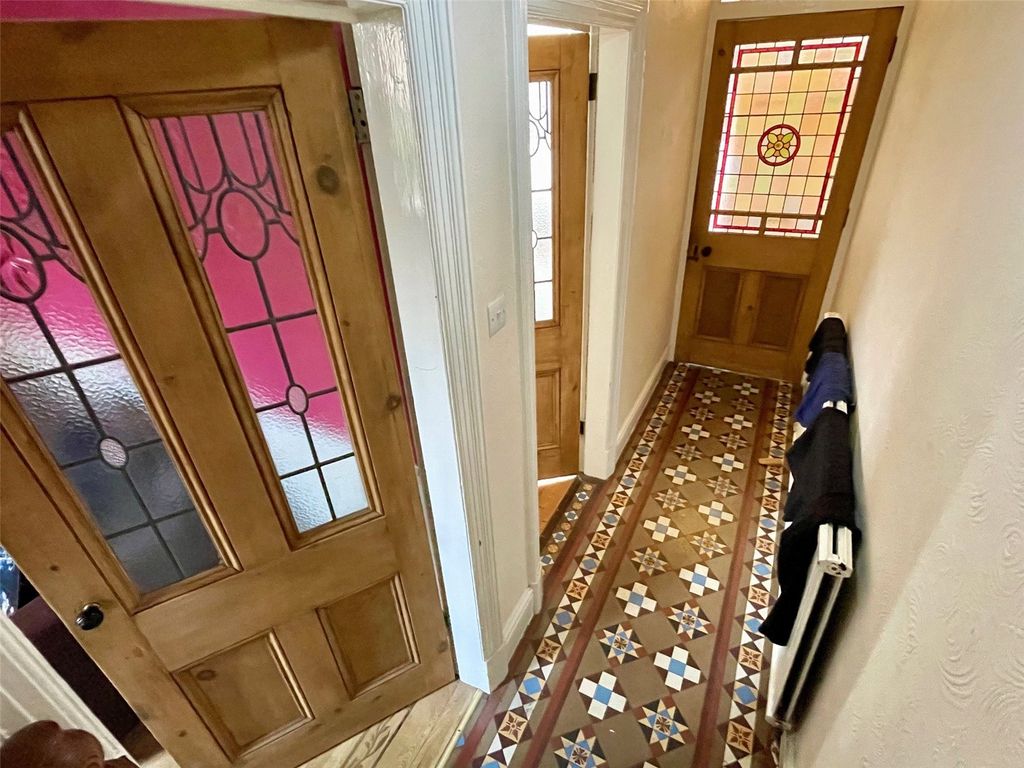 Property photo 2 of 14 Hallway