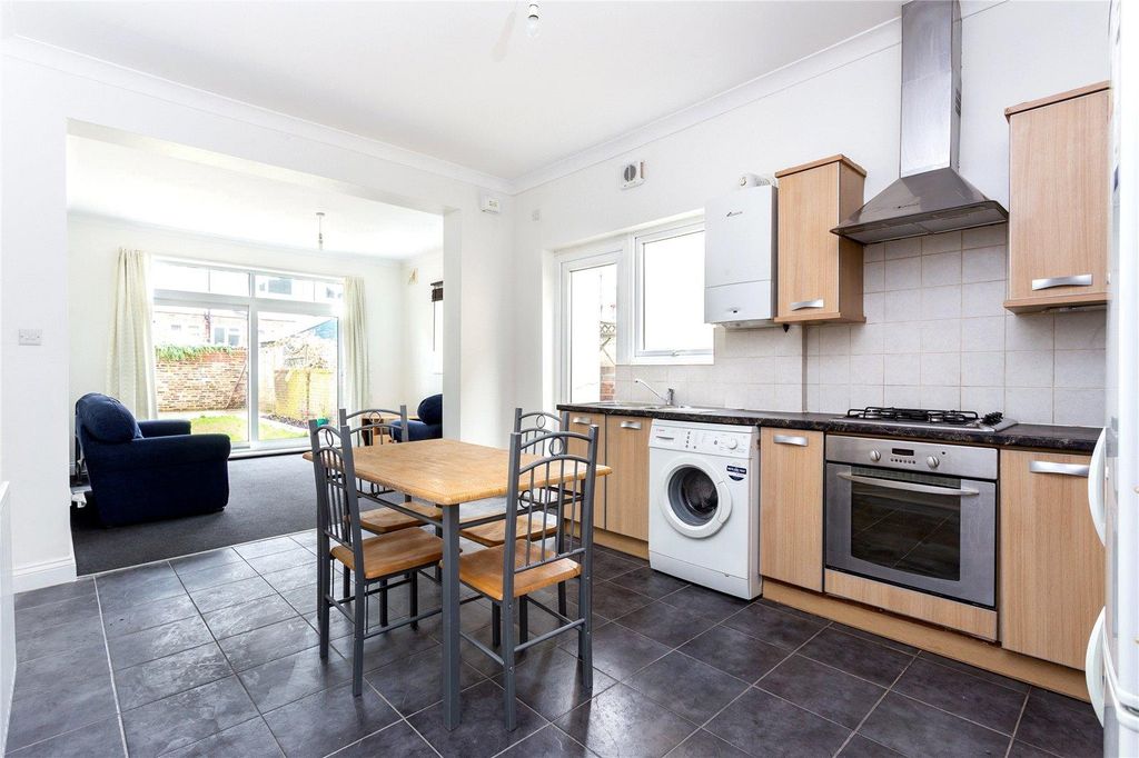 Property photo 3 of 8