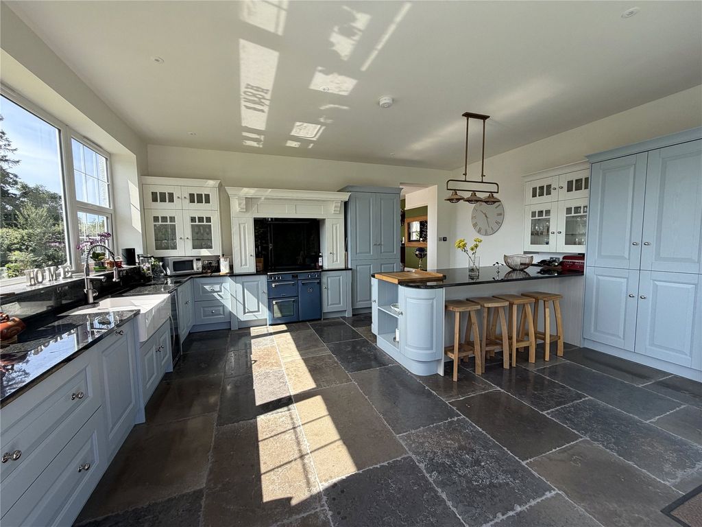 Property photo 2 of 33 Kitchen