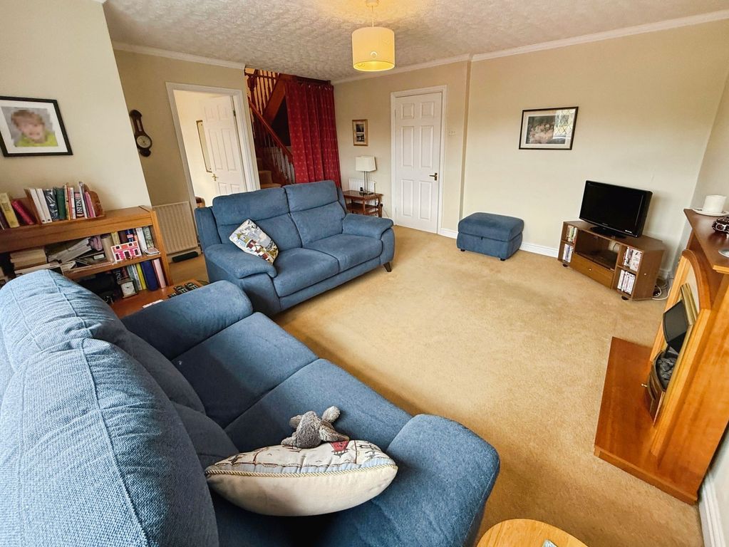 Property photo 2 of 16 Living Room