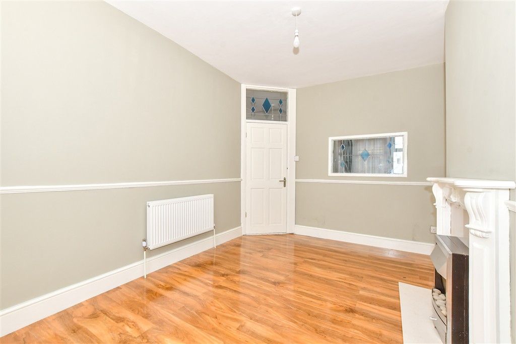 Property photo 3 of 9 Lounge