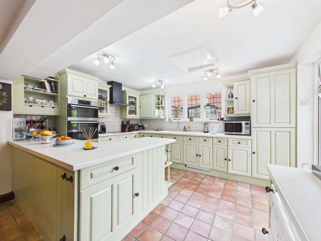 Property photo 2 of 15 Cam01984G0-Pr0564-Still007