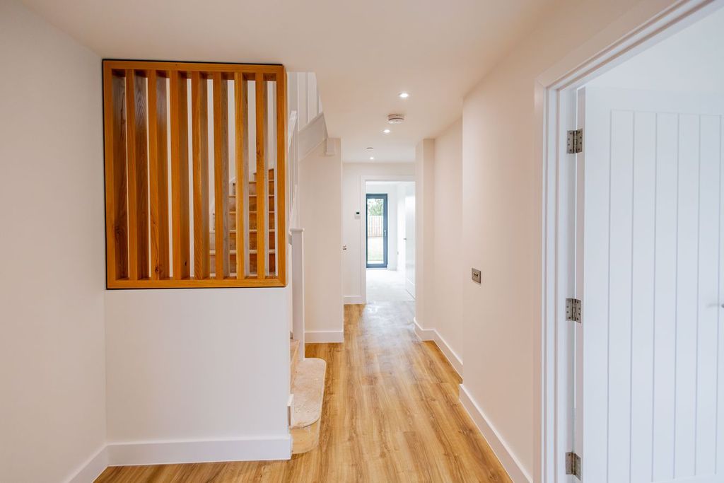 Property photo 3 of 40
