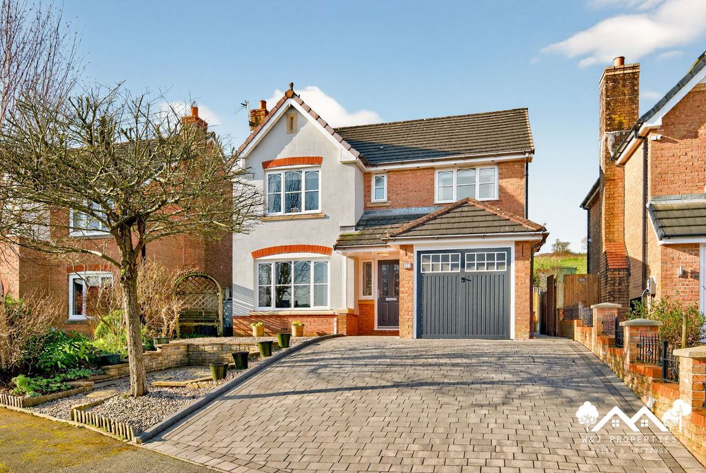 Property photo 2 of 43