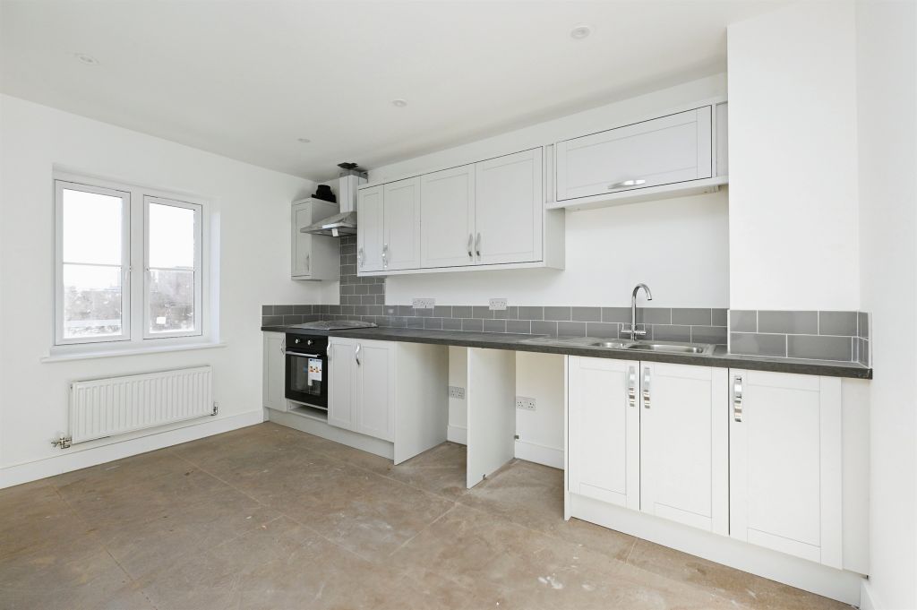 Property photo 2 of 11 Kitchen