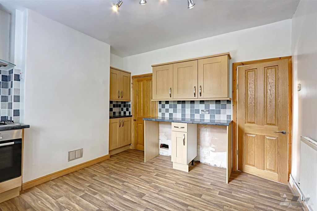 Property photo 3 of 12 Kitchen Diner