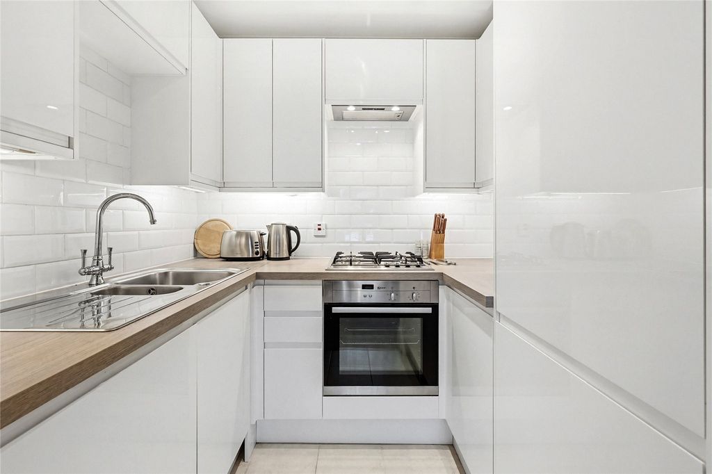 Property photo 3 of 9 Kitchen