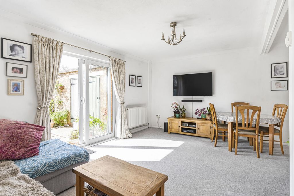 Property photo 3 of 21 Living Room