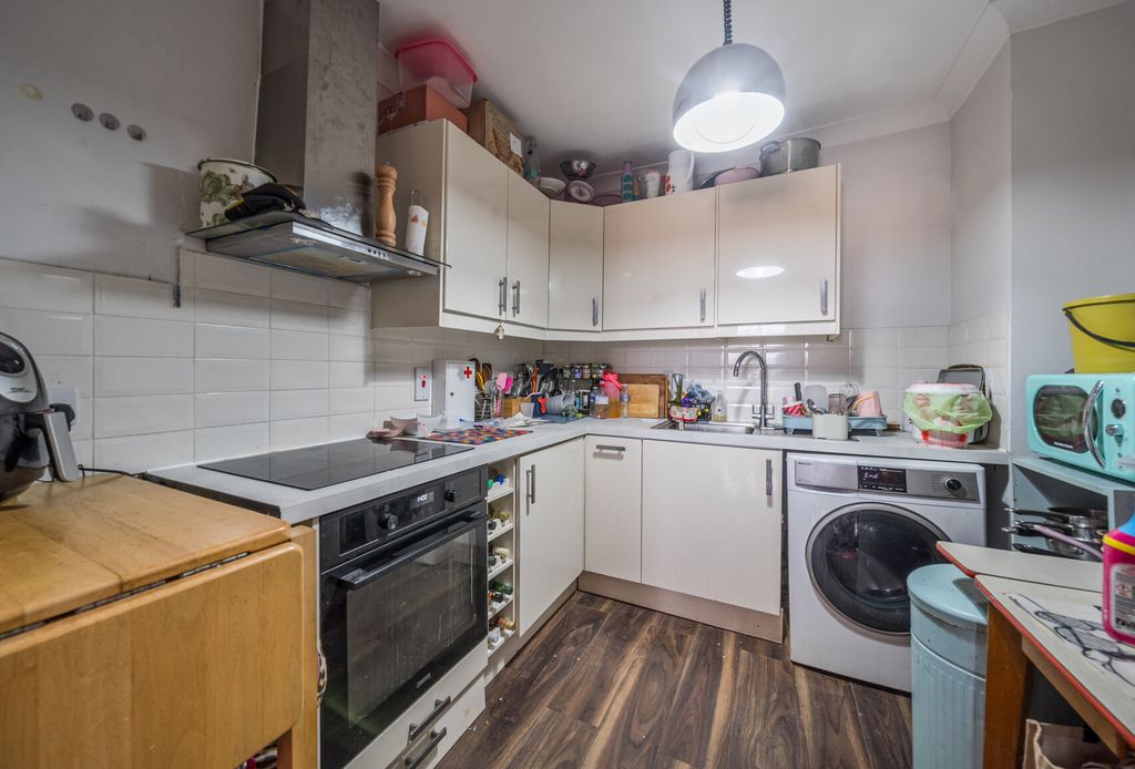 Property photo 3 of 8 1371744-6-6900E8c...