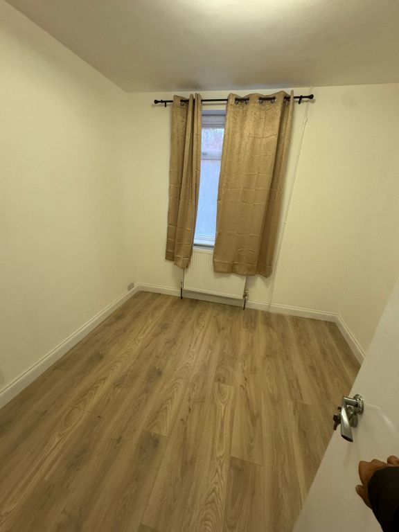 Property photo 1 of 6 Stunning Newly Refurbished 3-Bedroom House With Garden