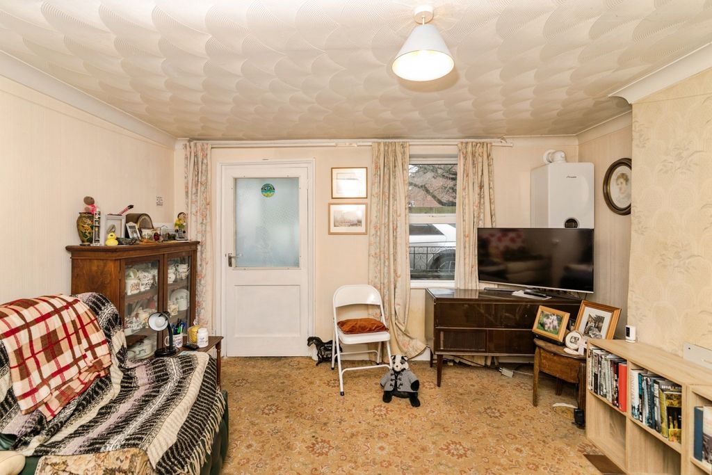 Property photo 3 of 18 Sitting Room