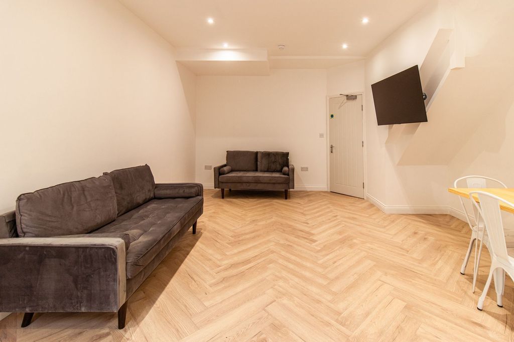 Property photo 2 of 20 Bright And Spacious Living Room Featuring Modern d...