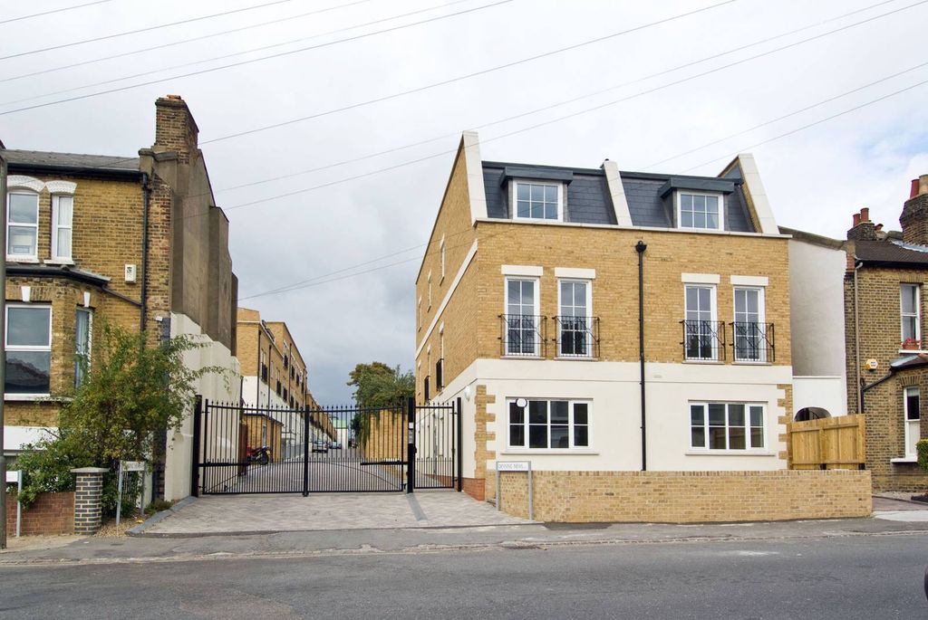 Property photo 2 of 3