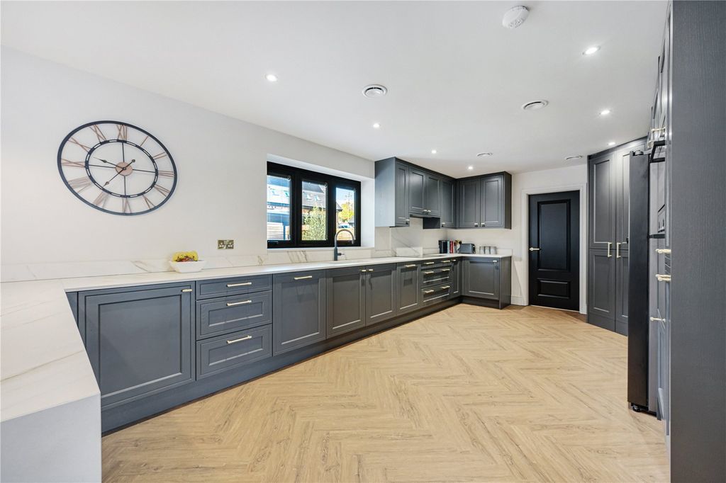 Property photo 3 of 31 Kitchen Diner
