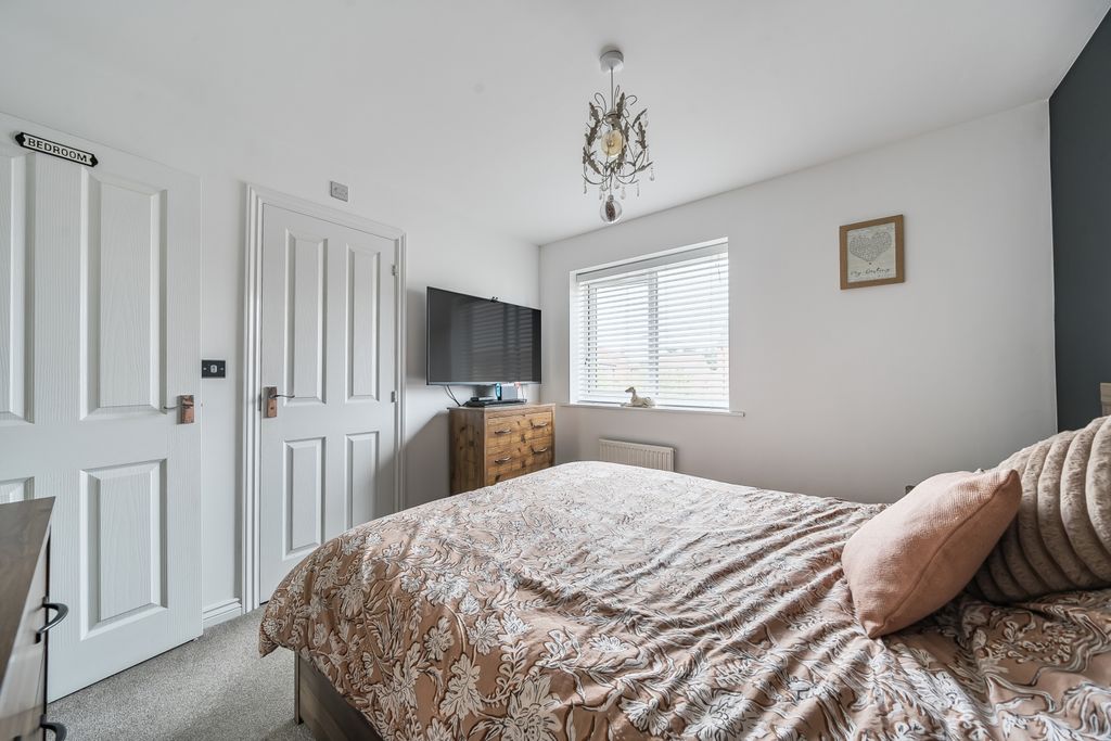 Property photo 3 of 17 1327804-3-68936F3Ac7856