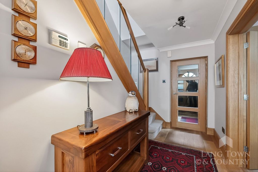 Property photo 3 of 31