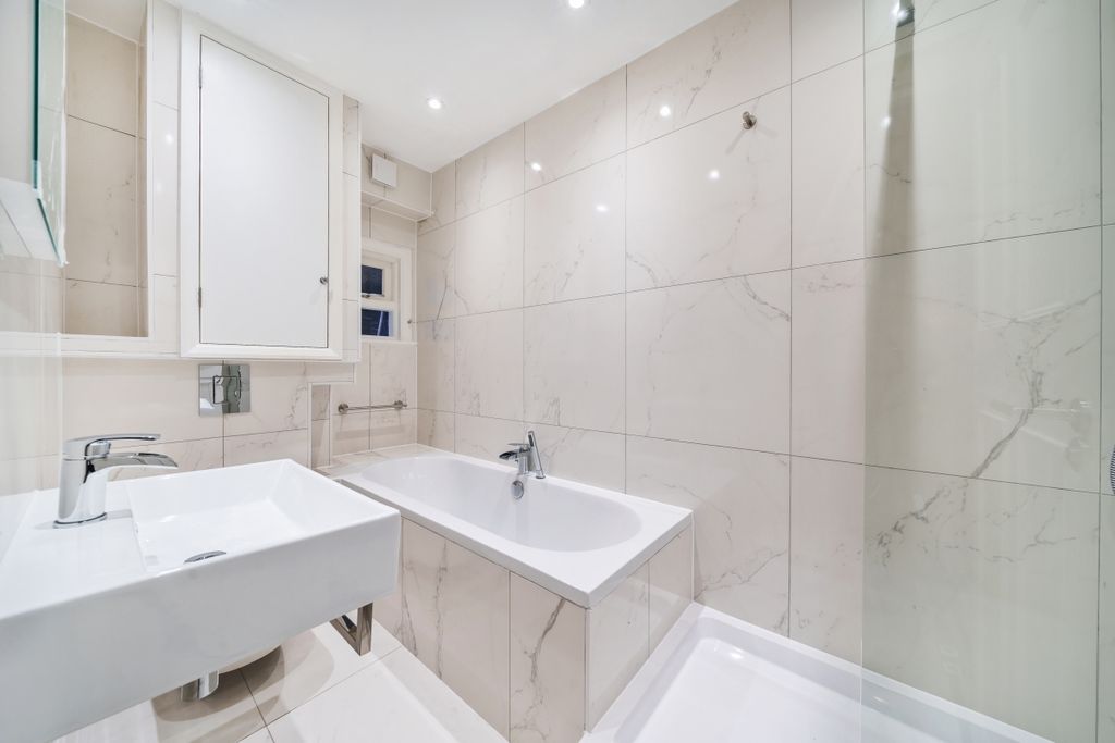 Property photo 2 of 6 Bathroom