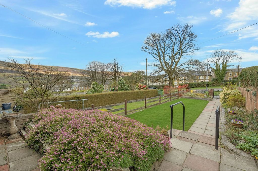 Property photo 3 of 27