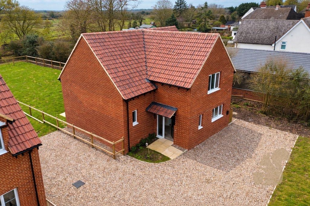 Property photo 1 of 14 Oakfields 2.Jpg