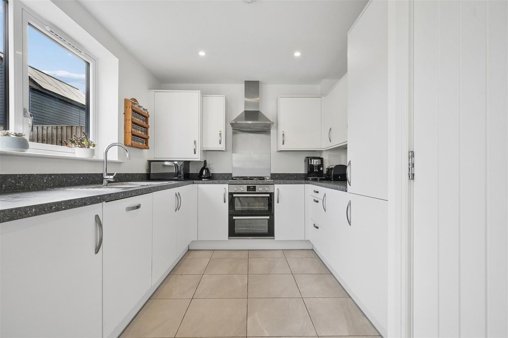 Property photo 3 of 30 Hythe Terrace, 3-12.Jpg