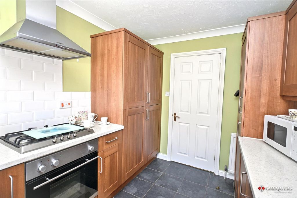 Property photo 3 of 14 Kitchen