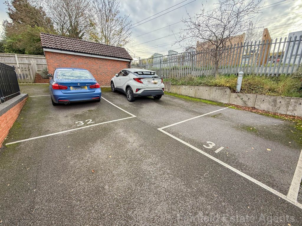 Property photo 3 of 13