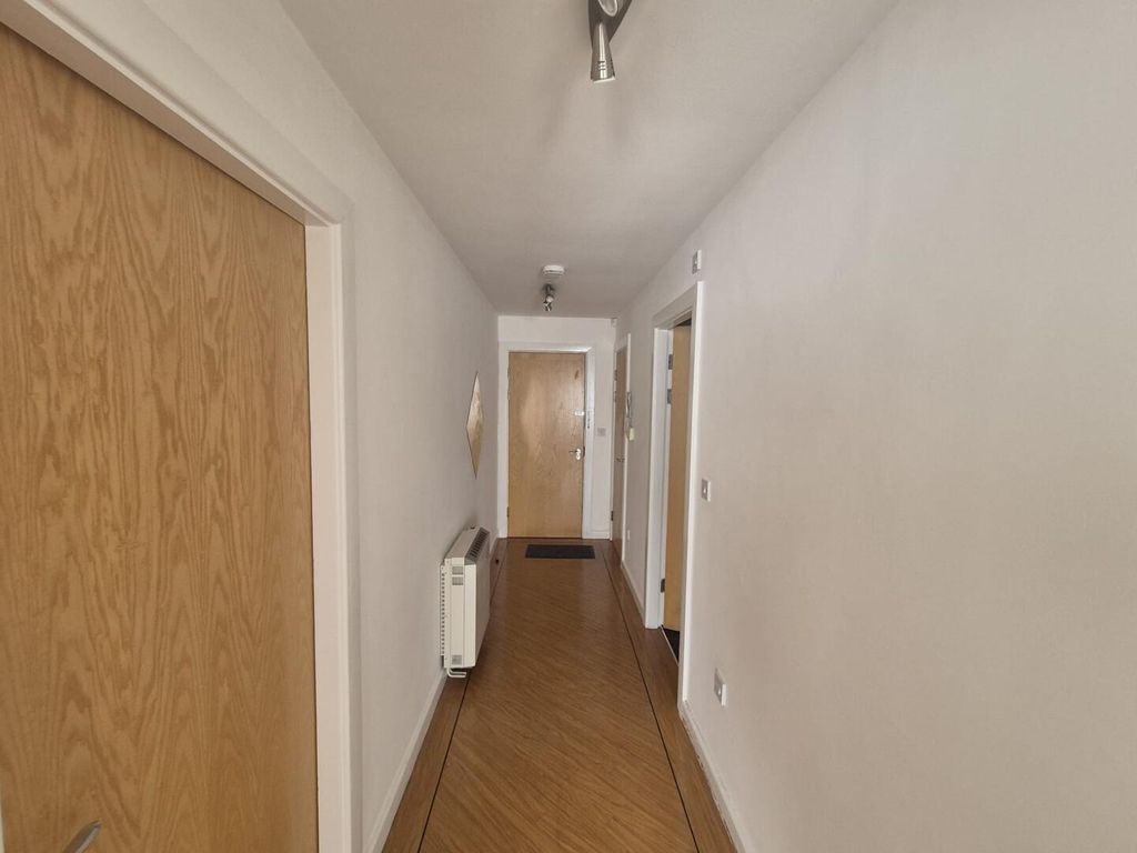 Property photo 2 of 7 Hallway