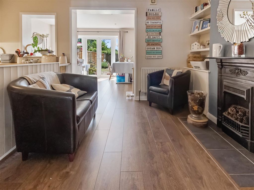 Property photo 3 of 11 14 Whitelea Road-003.Jpg
