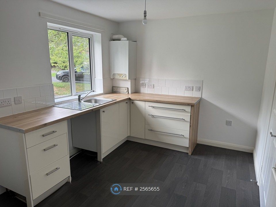 Property photo 2 of 8 Kitchen / Dining