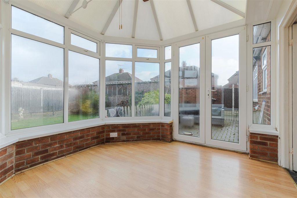 Property photo 3 of 13 Conservatory