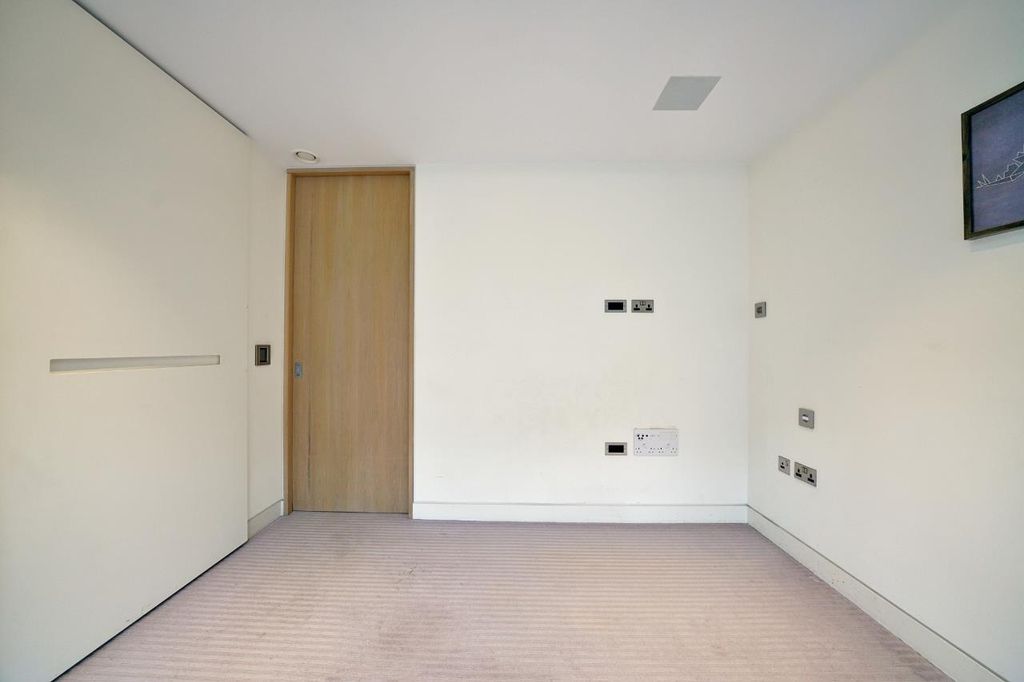 Property photo 1 of 14 ??_20251007114350_260_39.Jpg