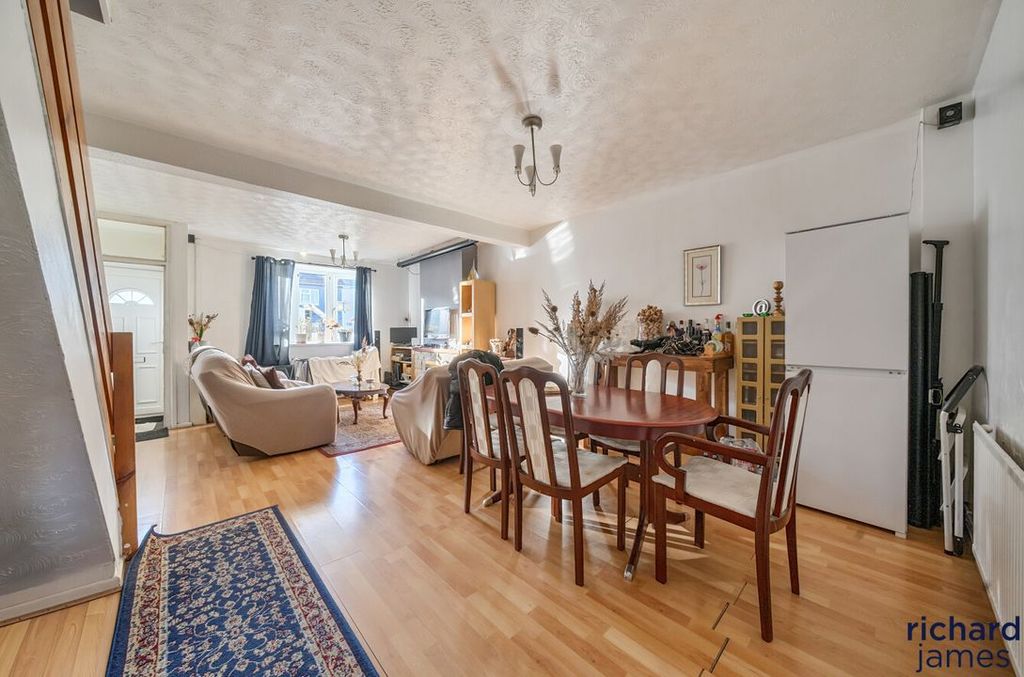 Property photo 2 of 17 Eb57Ffd4Ae5E4cc1B4Fb17Bf3B7c8581