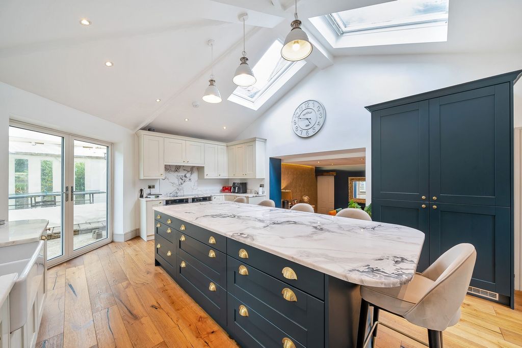 Property photo 2 of 41 14