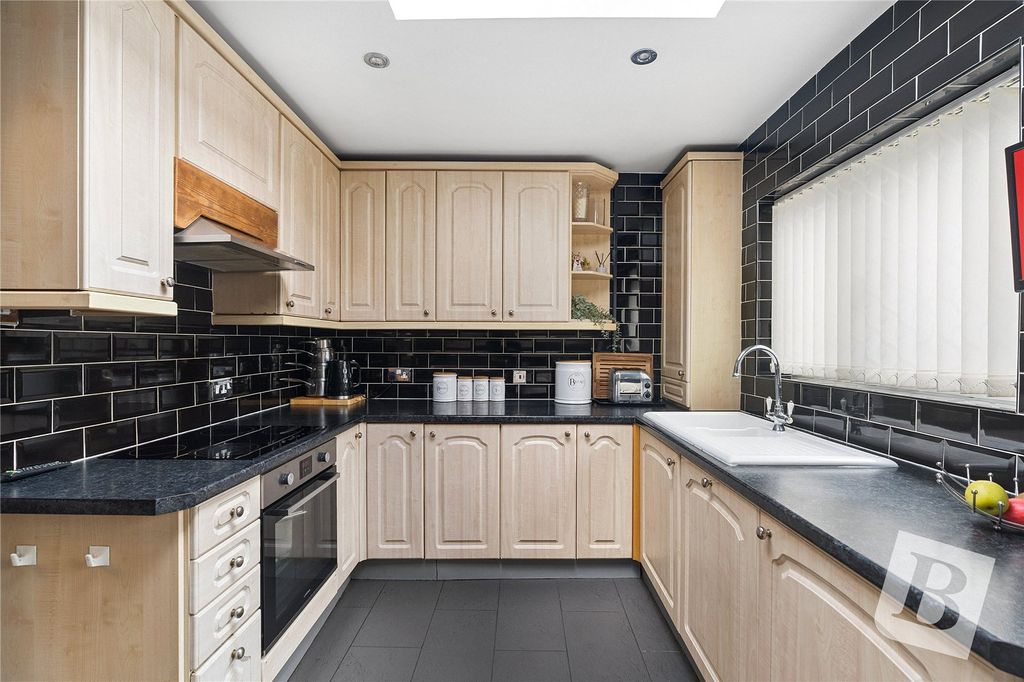 Property photo 2 of 14 Kitchen