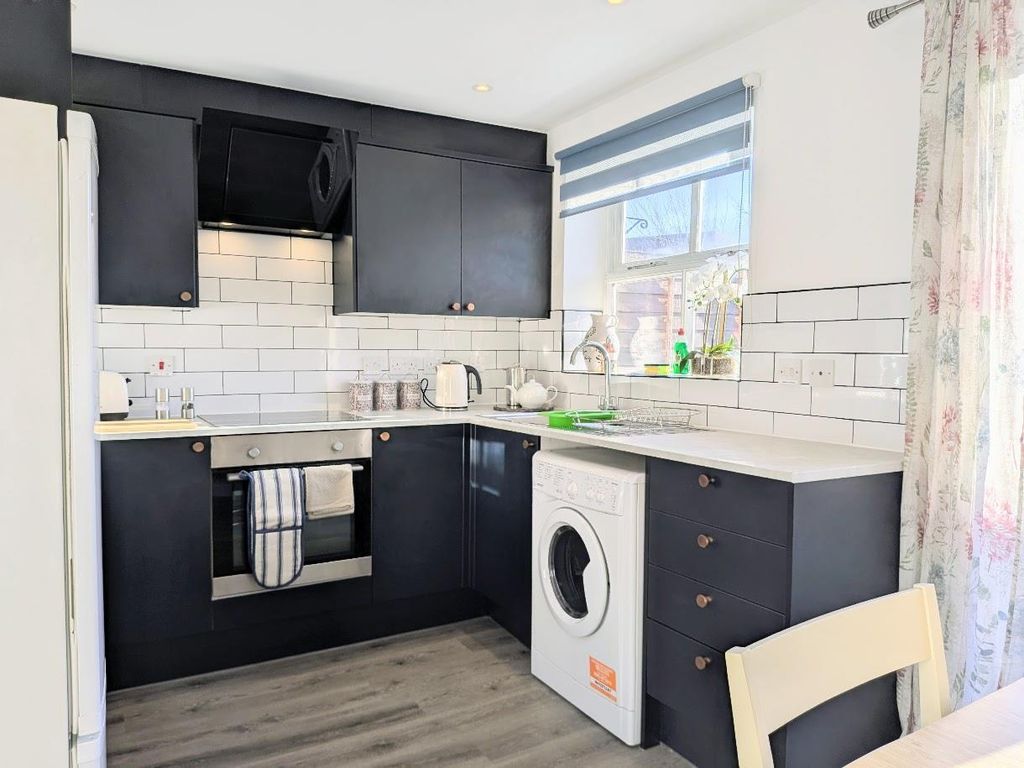 Property photo 3 of 8 Kitchen.Jpg