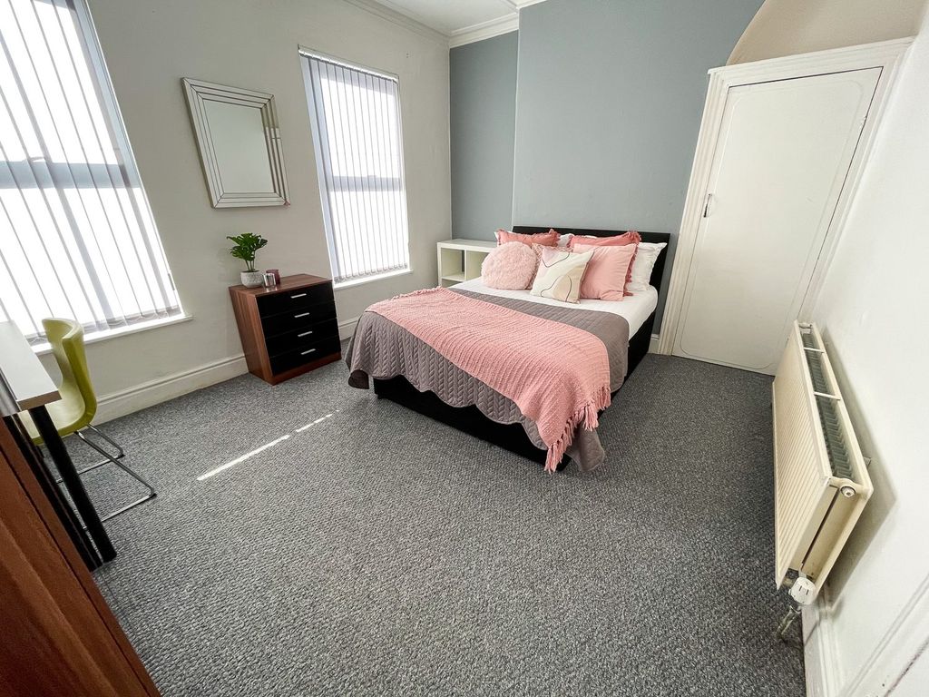 Property photo 1 of 11 1-11