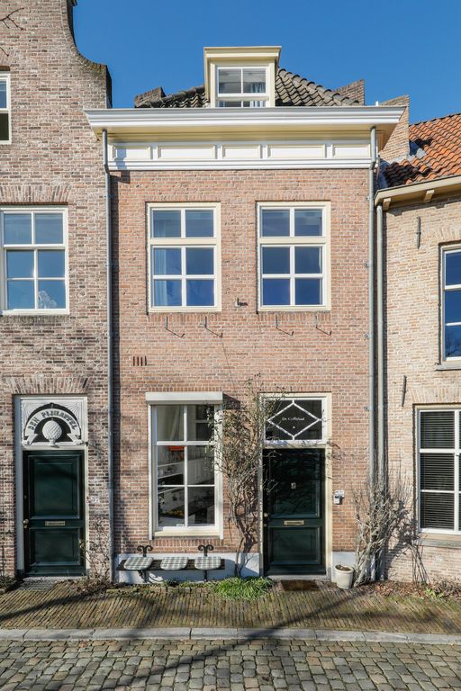 Property photo 2 of 49