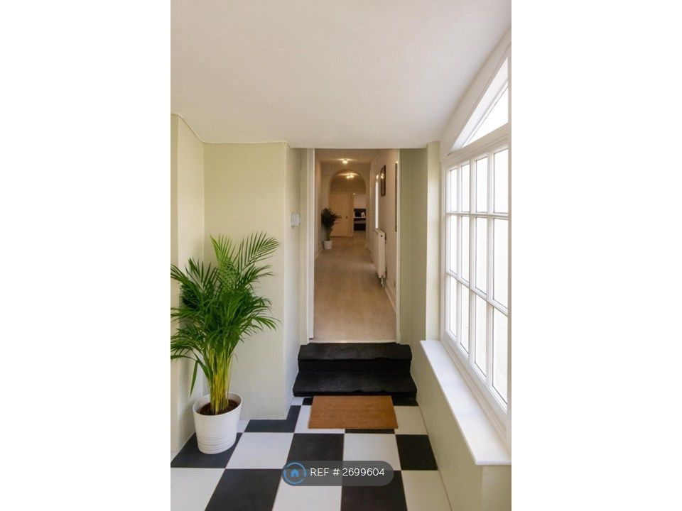 Property photo 3 of 20 Entrance