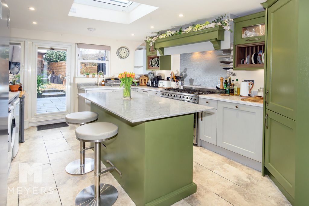 Property photo 2 of 21