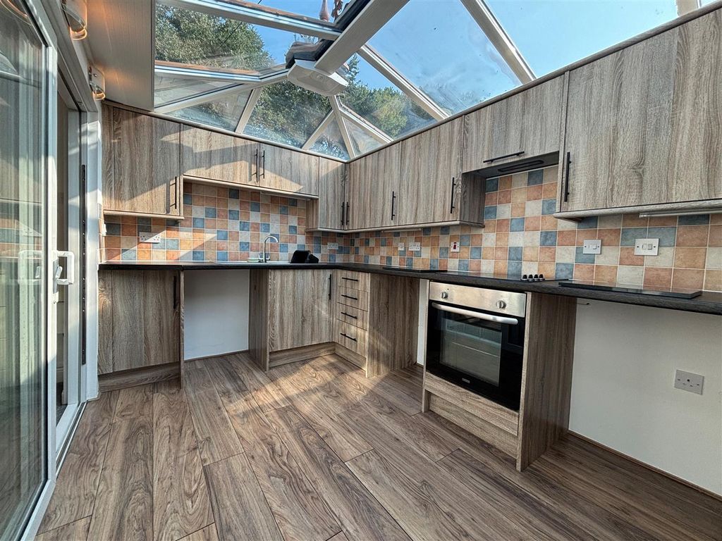 Property photo 3 of 9 Kitchen 2.Jpg