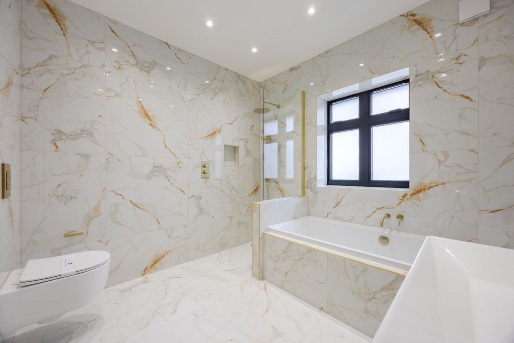 Property photo 3 of 43 Bathroom