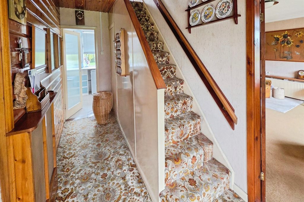 Property photo 2 of 16 Hall