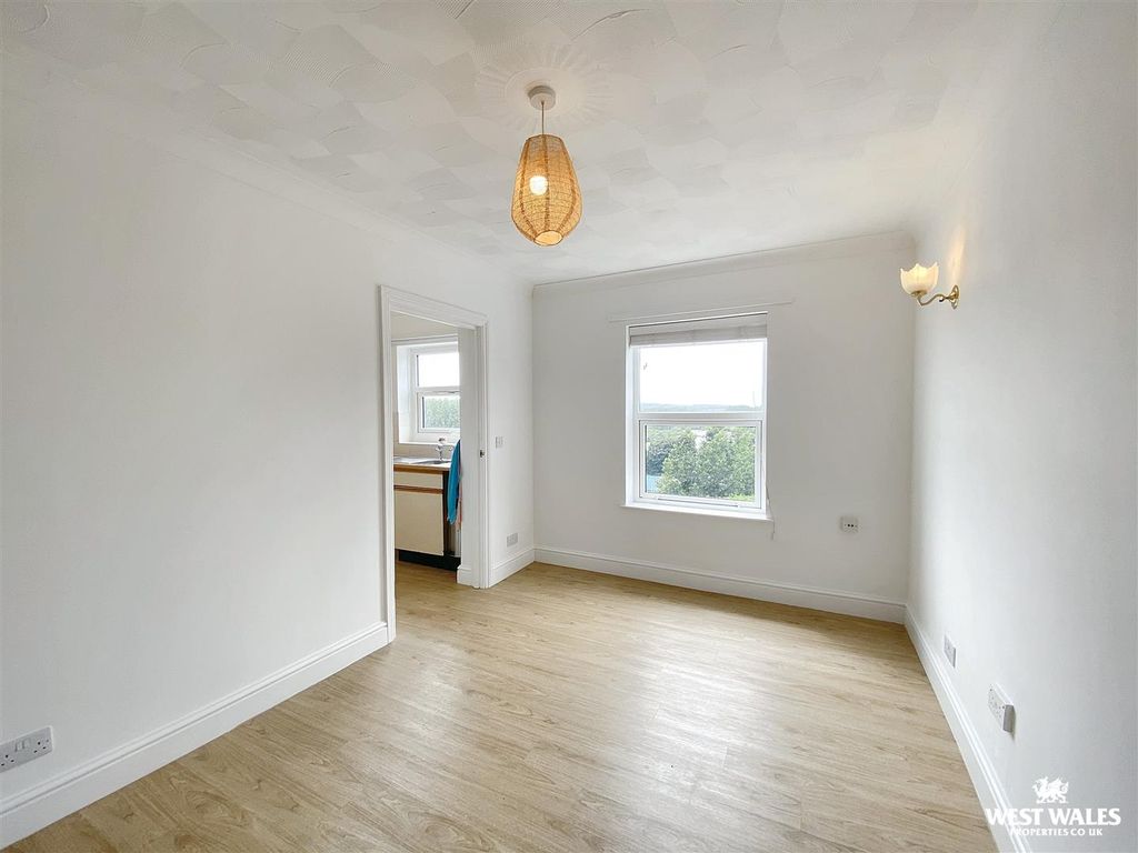 Property photo 2 of 14 Img_5179.Jpg