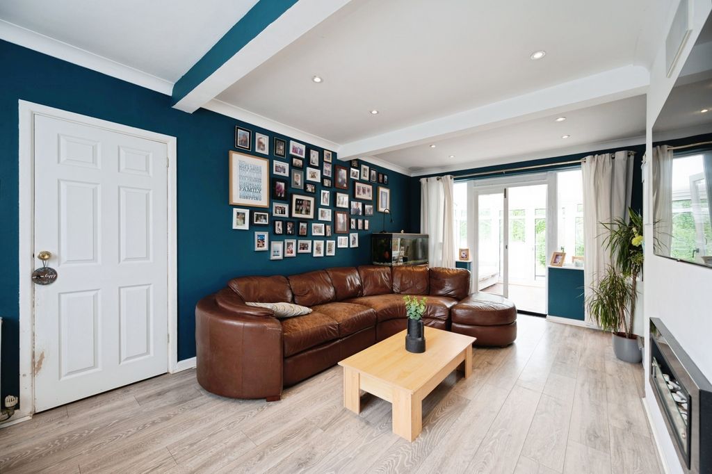 Property photo 3 of 19 Pbox-Img.Jpg