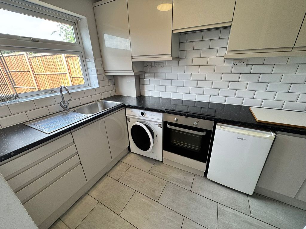 Property photo 2 of 23 Kitchen